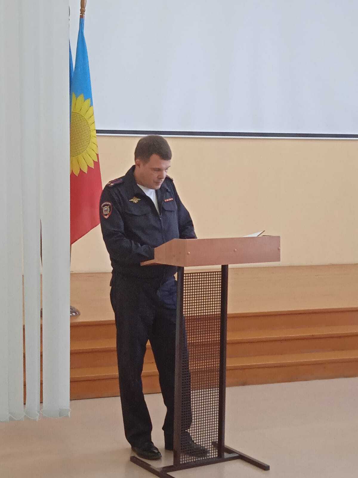 Рабочие встречи с трудовыми коллективами предприятий и организаций.