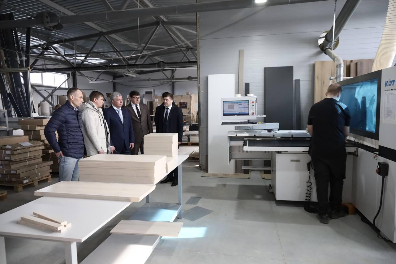 Губернатор Алексей Русских поддержит производителей мебели.
