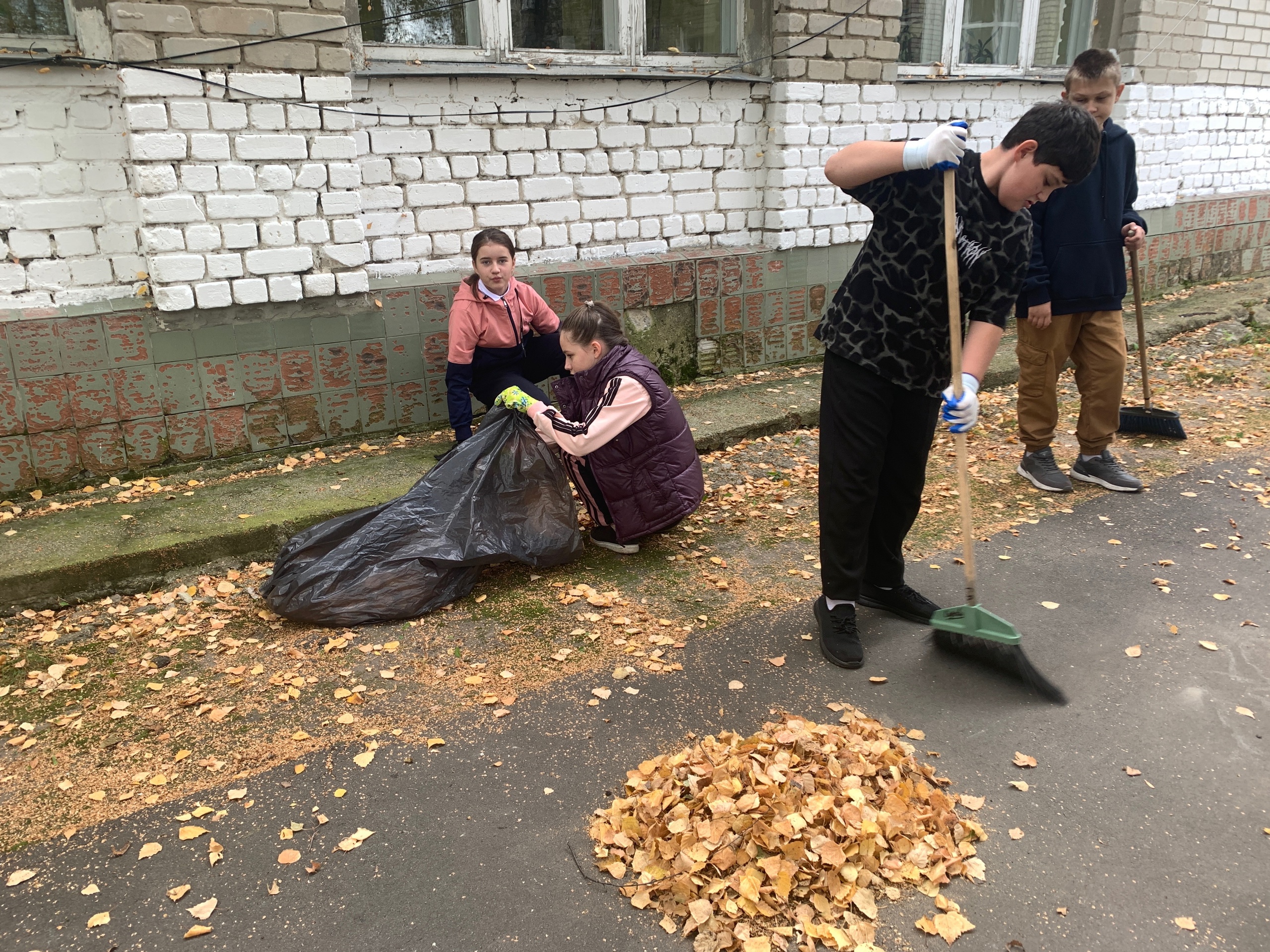 Кузоватовский район принял участие в областном субботнике.