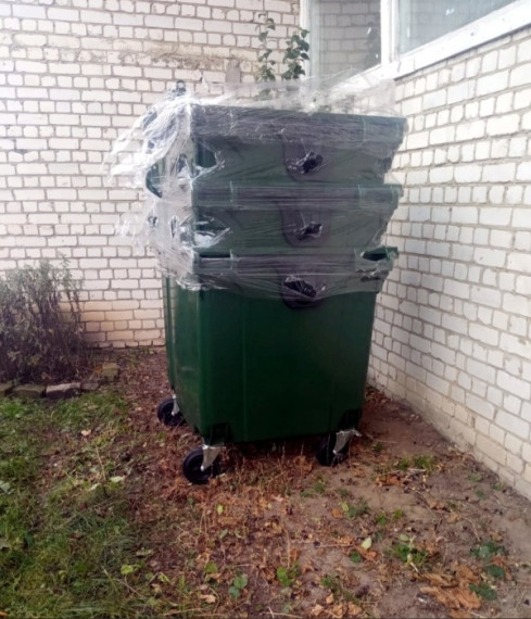 В Кузоватовском районе продолжается работа по установке контейнеров для утилизации мусора..